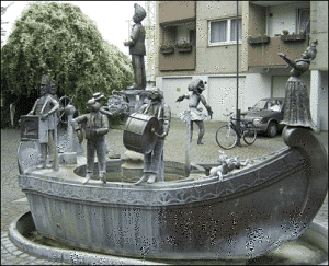 Der Narrenschiff-Brunnen zu Ehren von Karl Berbuer